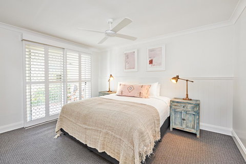 The Lord Byron - Accommodation Resorts 14