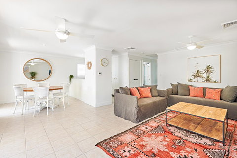 The Lord Byron - Accommodation Resorts 12