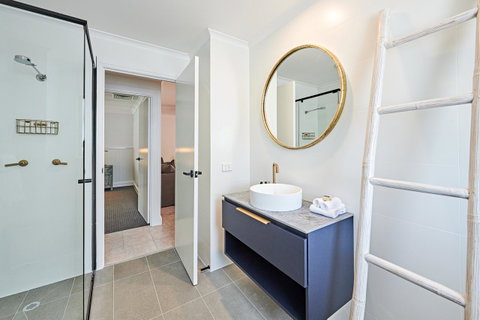 The Lord Byron - Accommodation Resorts 17