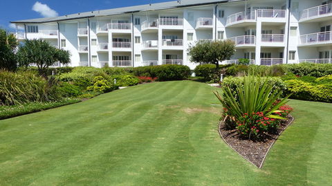 SaltBeach2302 - Accommodation Resorts 10