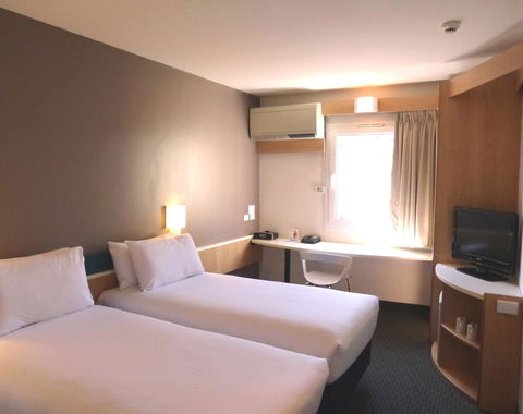 Ibis Thornleigh - Accommodation Resorts 24