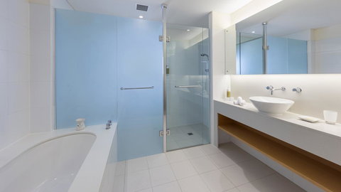 Oaks Cypress Lakes Resort - Accommodation Resorts 13