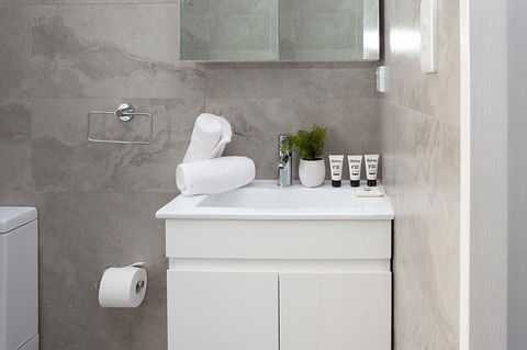 Stylish Apartment With Garage Near Bondi Beach - Accommodation Resorts 6