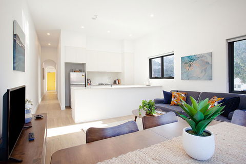 Stylish Apartment With Garage Near Bondi Beach - Accommodation Resorts 9