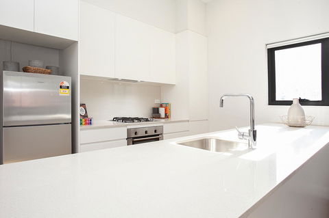 Stylish Apartment With Garage Near Bondi Beach - Accommodation Resorts 3