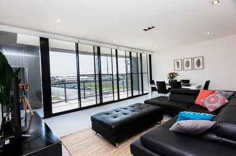Brand New Executive Apartment - Accommodation Resorts 21