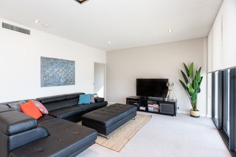 Brand New Executive Apartment - Accommodation Resorts 22
