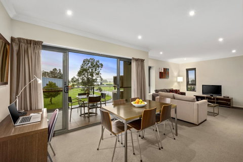 Quest Singleton - Accommodation Resorts 3