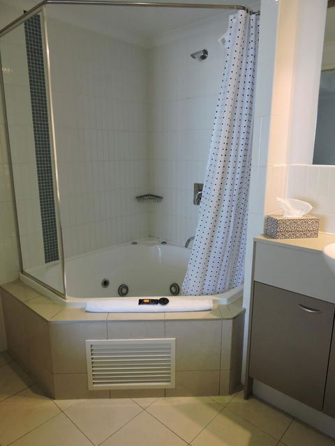 BASE Holidays - Ettalong Beach Premium Apartments - Accommodation Resorts 16