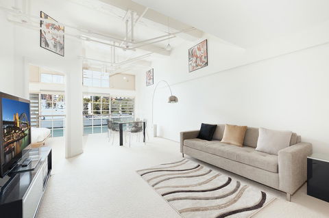 Waterfront Apartment On Sydney Harbour - Accommodation Resorts 6
