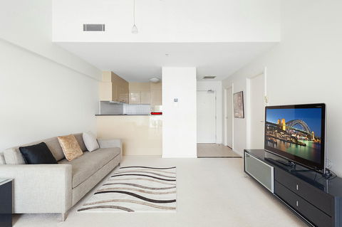 Waterfront Apartment On Sydney Harbour - Accommodation Resorts 7