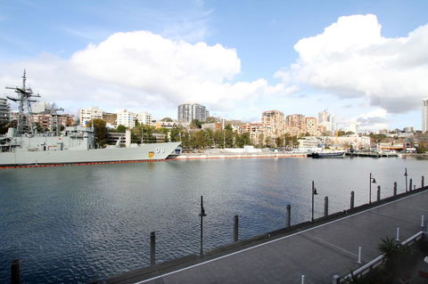 Waterfront Apartment On Sydney Harbour - Accommodation Resorts 12