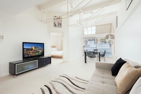 Waterfront Apartment On Sydney Harbour - Accommodation Resorts 1