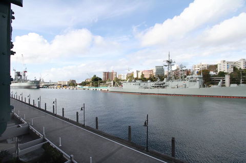Waterfront Apartment On Sydney Harbour - Accommodation Resorts 13