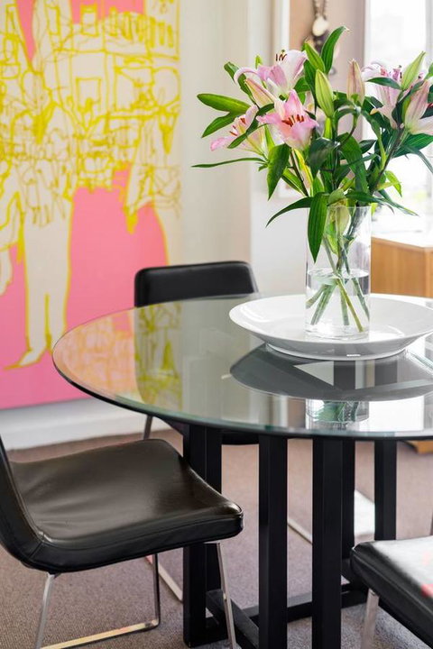 Waterfront Apartment Brimming With Inspirational Artwork - Accommodation Resorts 23