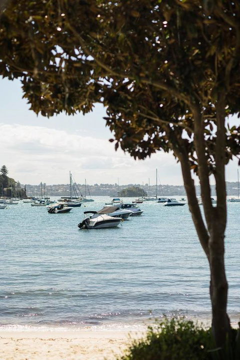 Waterfront Apartment Brimming With Inspirational Artwork - Accommodation Resorts 9