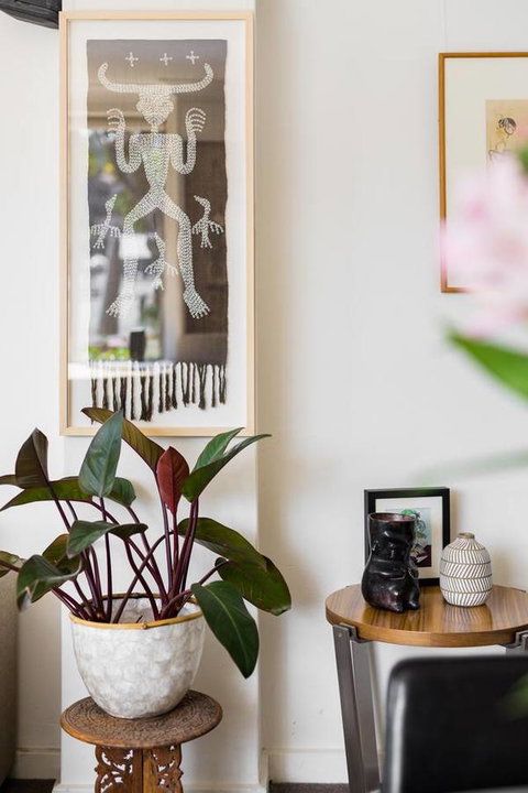 Waterfront Apartment Brimming With Inspirational Artwork - Accommodation Resorts 13