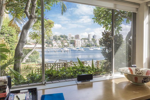 Waterfront Apartment Brimming With Inspirational Artwork - Accommodation Resorts 7