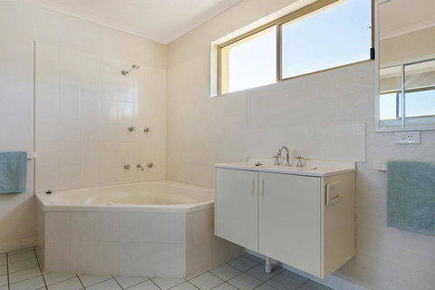 Baywatch Apartments Merimbula - Accommodation Resorts 16