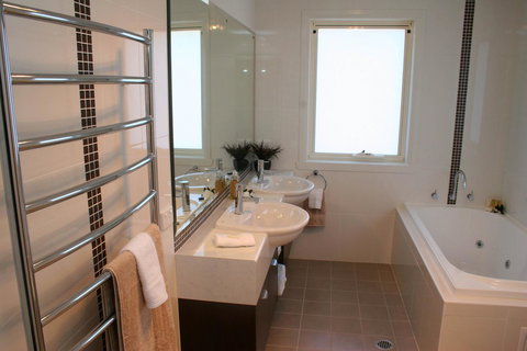 Encore Apartments - Accommodation Resorts 11