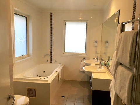 Encore Apartments - Accommodation Resorts 3