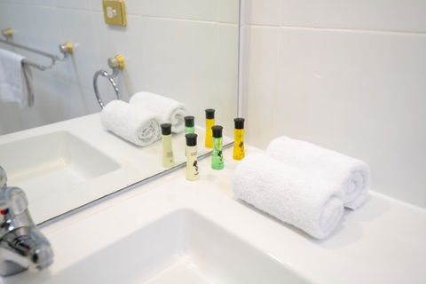 Castle Serviced Apartments - Accommodation Resorts 25