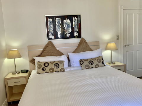 Castle Serviced Apartments - Accommodation Resorts 8