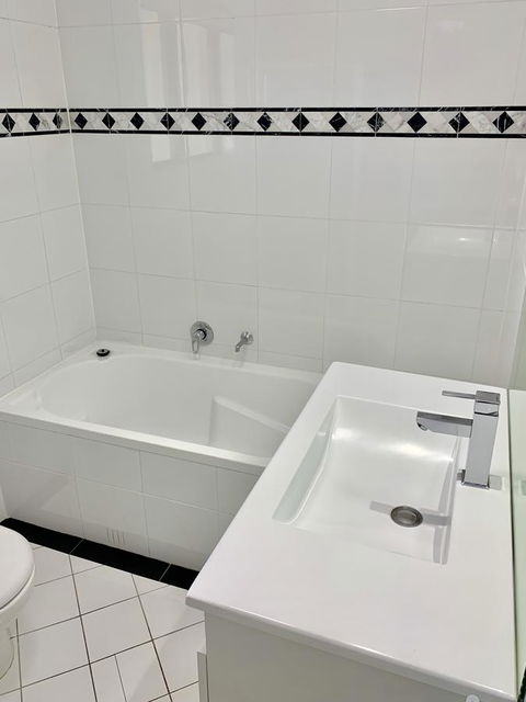 Castle Serviced Apartments - Accommodation Resorts 10