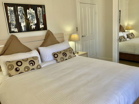 Castle Serviced Apartments - Accommodation Resorts 7