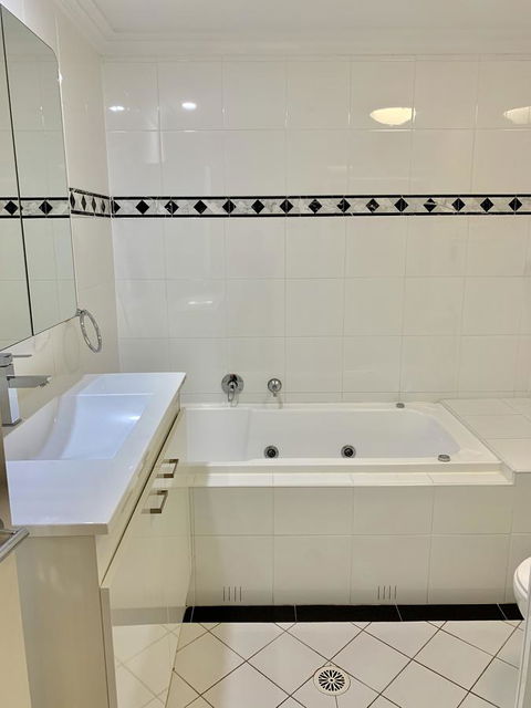 Castle Serviced Apartments - Accommodation Resorts 16