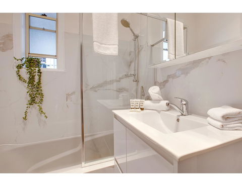 Large, Stylish And Quiet Penthouse Steps From Surf - Accommodation Resorts 2