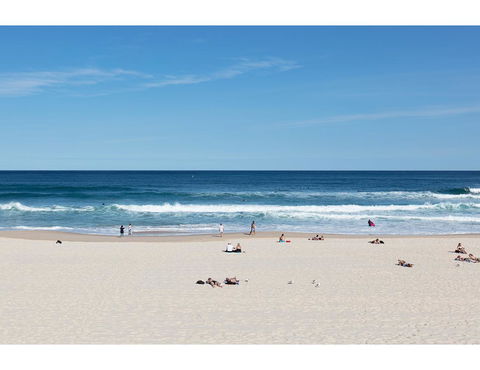 Large, Stylish And Quiet Penthouse Steps From Surf - Accommodation Resorts 25