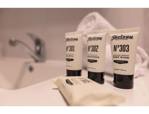 Large, Stylish And Quiet Penthouse Steps From Surf - Accommodation Resorts 9