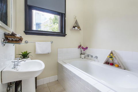 Sydney Harbour Bed And Breakfast - Accommodation Resorts 24