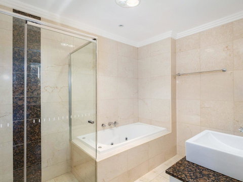 Regatta 13 - Accommodation Resorts 6
