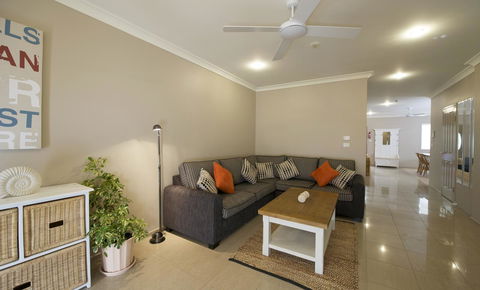 Marty's @ Little Beach - Accommodation Resorts 11