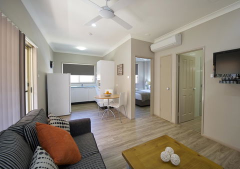 Marty's @ Little Beach - Accommodation Resorts 17