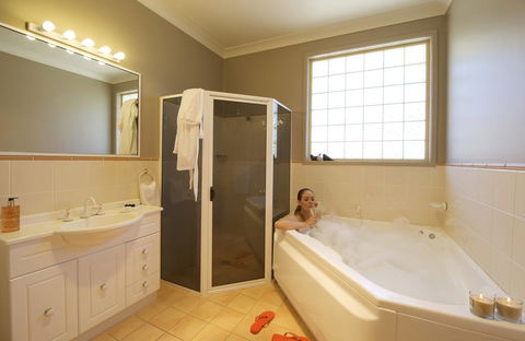 Marty's @ Little Beach - Accommodation Resorts 5
