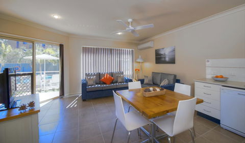 Marty's @ Little Beach - Accommodation Resorts 14