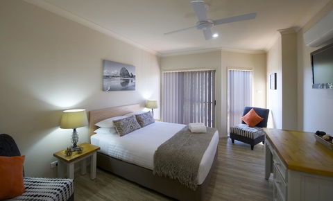 Marty's @ Little Beach - Accommodation Resorts 25