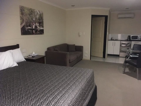 Balranald Club Motel - Accommodation Resorts 4