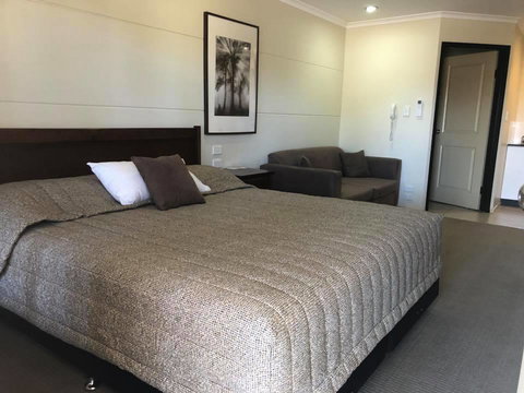 Balranald Club Motel - Accommodation Resorts 8