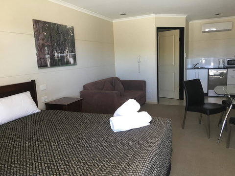 Balranald Club Motel - Accommodation Resorts 2
