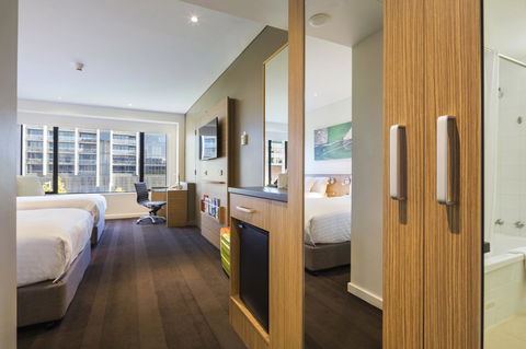 Crowne Plaza Canberra, An IHG Hotel - Accommodation Resorts 23