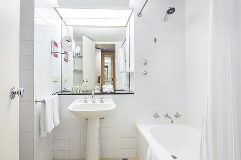 Crowne Plaza Canberra, An IHG Hotel - Accommodation Resorts 26
