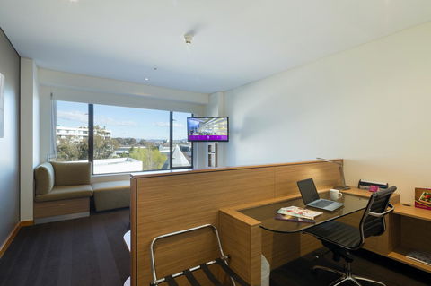 Crowne Plaza Canberra, An IHG Hotel - Accommodation Resorts 15