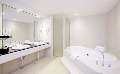 Crowne Plaza Canberra, An IHG Hotel - Accommodation Resorts 20