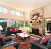 Bottlebrush Lodge - Great views and a pool - Accommodation Resorts