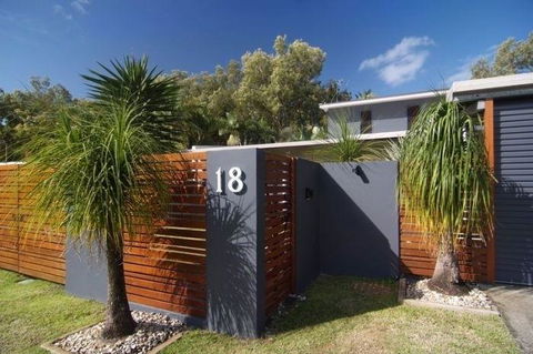 Bramston Beach - Luxury Holiday House - Accommodation Resorts 2