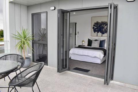 Brand New 2 Bed Apartment With Stunning City Views - Accommodation Resorts 2